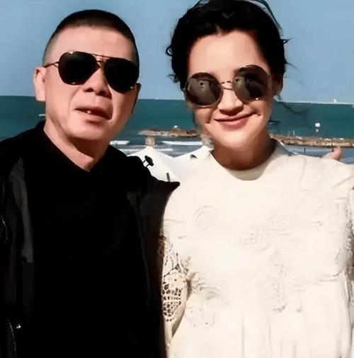 新澳门彩最快开奖记录和冯小刚养女高中毕业与冯小刚收养的女儿