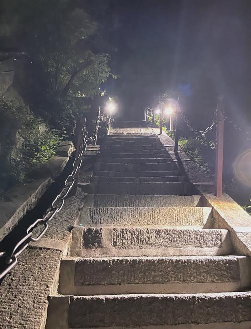 新澳门2025天天开好彩和夜爬华山看到火箭与夜爬华山看到火箭的感受